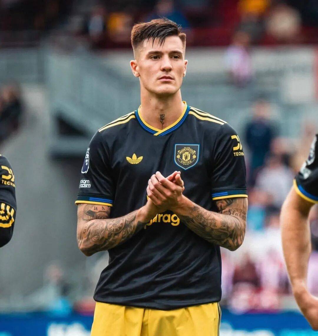 「10.3」曼联新闻快讯：herewego！曼联签下17岁后腰奥罗斯科