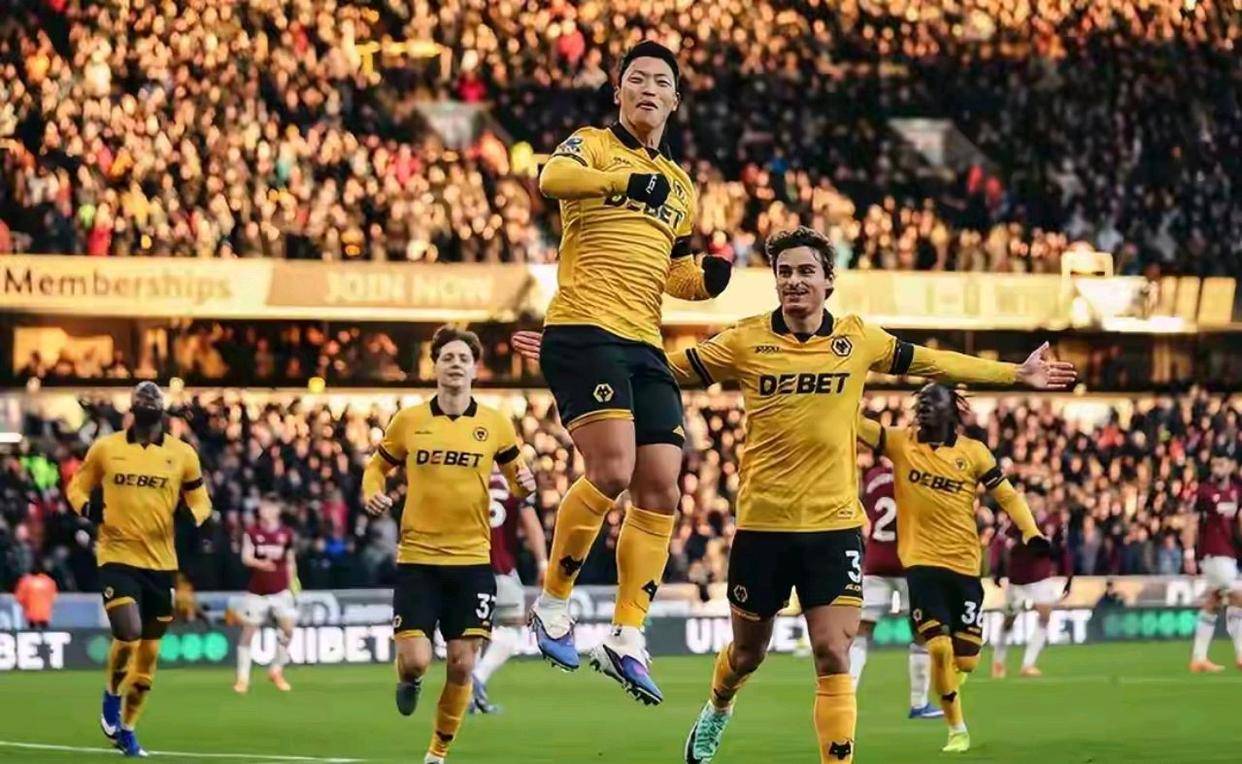 狼队三球痛击铁锤帮 喜获赛季英超首胜仍垫底