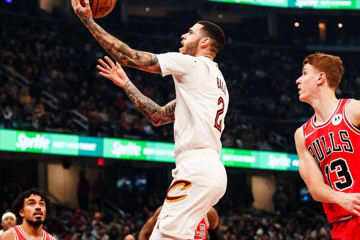 豪掷1.6亿奢侈税，11战8败主场被嘘！NBA最贵球队为何突然崩盘？