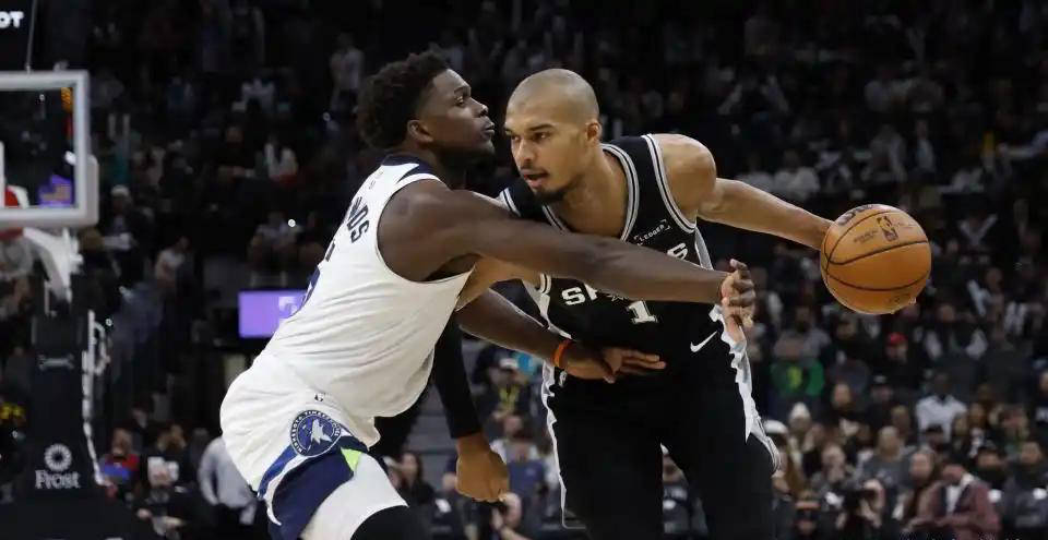 NBA全明星首发实力当之无愧，CBA全明星首发却成流量博弈的尴尬局面